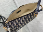 D Nomad Handbag (حقيبة ديور نوماد) - Image 6