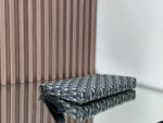 D Zipper Clutch (حقيبة دي ذات سحاب) - Image 5