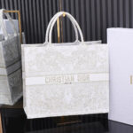 D’s tote bag (حقيبة توت دي)