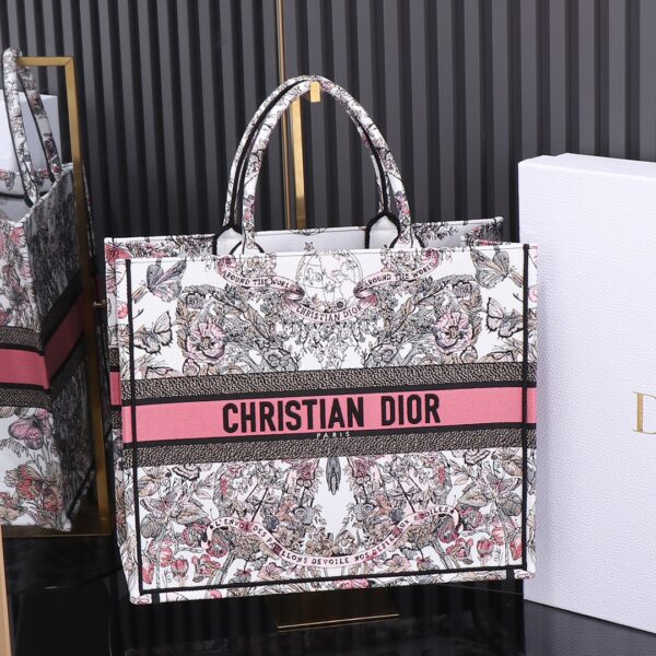D’s tote bag (حقيبة توت دي)