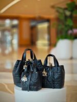 D Toujours Vertical Miniature Bag (حقيبة ديور توجور الرأسية الصغيرة) - Image 15