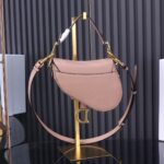 𝗖𝗗 𝗦𝗮𝗱𝗱𝗹𝗲 Classic Saddle Bag ( طباعة كف كبيرة باللون الأسود (مع حزام كتف)) - Image 12