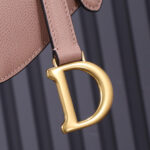 𝗖𝗗 𝗦𝗮𝗱𝗱𝗹𝗲 Classic Saddle Bag ( طباعة كف كبيرة باللون الأسود (مع حزام كتف)) - Image 13