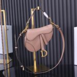 𝗖𝗗 𝗦𝗮𝗱𝗱𝗹𝗲 Classic Saddle Bag ( طباعة كف كبيرة باللون الأسود (مع حزام كتف)) - Image 9