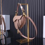𝗖𝗗 𝗦𝗮𝗱𝗱𝗹𝗲 Classic Saddle Bag ( طباعة كف كبيرة باللون الأسود (مع حزام كتف)) - Image 5