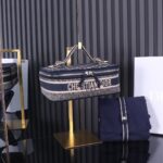 Original Small Embroidered Cosmetic Bag (حقيبة تجميل صغيرة مطرزة أصلية)