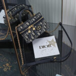 D Montaigne Mini Vanity (حقيبة دي مونتانيه ميني فانيتي) - Image 3