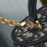 D Montaigne Mini Vanity (حقيبة دي مونتانيه ميني فانيتي) - Image 10
