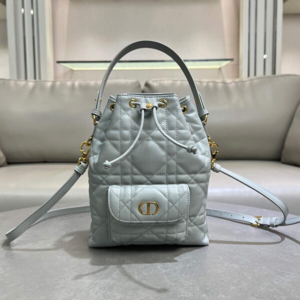 D Caro Bucket Bag (حقيبة دي كاروه باكت)