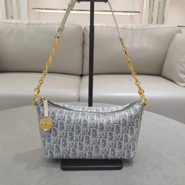 D Hobo Chain Bag (حقيبة دي هوبو بسلسلة)