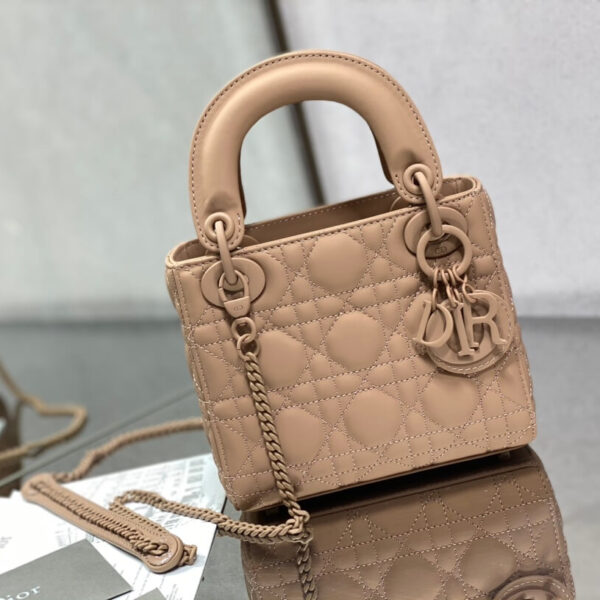 Lady D Mini Blue Nubuck Leather ("ليدي دي ميني جلد النوبوك الأزرق")