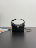 Mini Hobo Bag (حقيبة هوبو صغيرة)