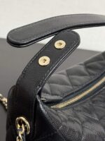 Mini Hobo Bag (حقيبة هوبو صغيرة) - Image 7