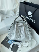 25 Mini Hobo Bag  (حقيبة هوبو ميني ٢٥) - Image 2