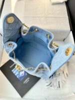 25 Mini Hobo Bag  (حقيبة هوبو ميني ٢٥) - Image 8