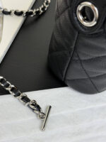 Mini Hobo Bag (حقيبة هوبو صغيرة) - Image 4