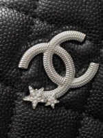 Mini Hobo Bag (حقيبة هوبو صغيرة) - Image 7