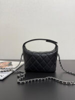 Mini Hobo Bag (حقيبة هوبو صغيرة) - Image 8