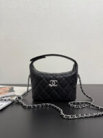 Mini Hobo Bag (حقيبة هوبو صغيرة)