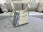Lady D Signature Bucket Bag ( حقيبة دلو بتوقيع ليدي دي ) - Image 6