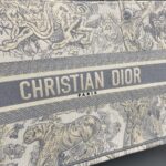 D Book Tote Bag (حقيبة ديور بوك توت) - Image 4