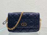 D Caro Pouch with Chain (حقيبة كلاتش دي كارو بسلسلة)