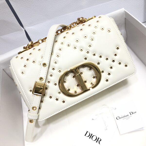 D Caro Small Star Studded Bag(حقيبة دي كارو الصغيرة المرصعة بالنجوم )