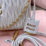 Matelassé Hobo Bag (ماتيلاسيه هوبو حقيبة) - Image 4