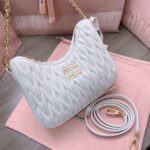 Matelassé Hobo Bag (ماتيلاسيه هوبو حقيبة) - Image 3