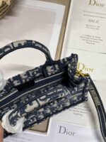 D Book Tote Bag (حقيبة ديور بوك توت) - Image 4