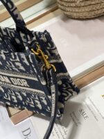 D Book Tote Bag (حقيبة ديور بوك توت) - Image 5