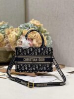 D Book Tote Bag (حقيبة ديور بوك توت)