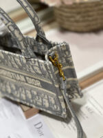 D Book Tote Bag (حقيبة ديور بوك توت) - Image 8