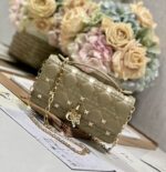 Lady D Pearl Clutch (كلاتش ليدي دي اللؤلؤي)