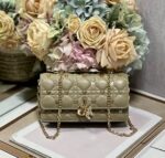 Lady D Pearl Clutch (كلاتش ليدي دي اللؤلؤي) - Image 3