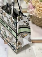 D Book Tote Shopping Bag (حقيبة تسوق دي بوك توت) - Image 2