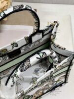 D Book Tote Shopping Bag (حقيبة تسوق دي بوك توت) - Image 4