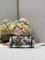 D Book Tote Shopping Bag (حقيبة تسوق دي بوك توت) - Image 5