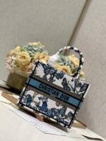 D Book Tote Shopping Bag (حقيبة تسوق دي بوك توت) - Image 3