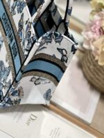 D Book Tote Shopping Bag (حقيبة تسوق دي بوك توت) - Image 4