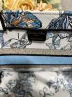 D Book Tote Shopping Bag (حقيبة تسوق دي بوك توت) - Image 2