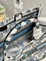 D Book Tote Shopping Bag (حقيبة تسوق دي بوك توت) - Image 4