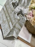 D Book Tote Shopping Bag (حقيبة تسوق دي بوك توت) - Image 2