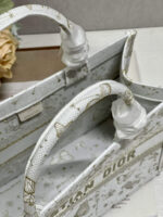 D Book Tote Shopping Bag (حقيبة تسوق دي بوك توت) - Image 5