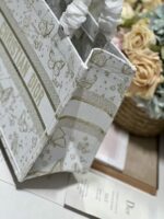 D Book Tote Shopping Bag (حقيبة تسوق دي بوك توت) - Image 7