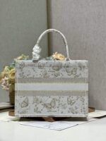 D Book Tote Shopping Bag (حقيبة تسوق دي بوك توت) - Image 3