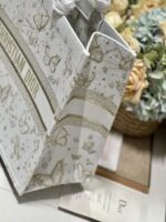 D Book Tote Shopping Bag (حقيبة تسوق دي بوك توت) - Image 6