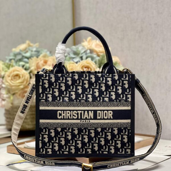 D Book Tote Shopping Bag (حقيبة تسوق دي بوك توت)