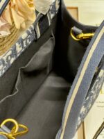 D Book Tote Shopping Bag (حقيبة تسوق دي بوك توت) - Image 4