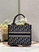 D Book Tote Shopping Bag (حقيبة تسوق دي بوك توت) - Image 5